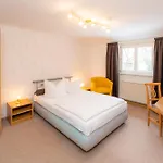 Waldhaus Szálloda *